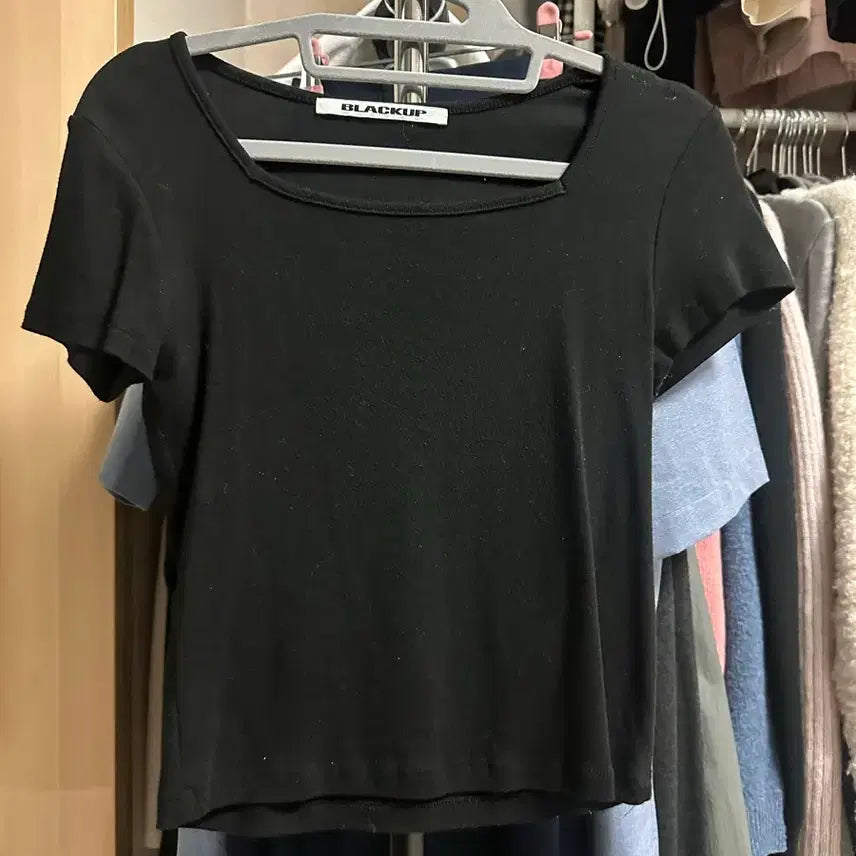 [BUNJANG] Black Up Square Neck Short Sleeve T-Shirt / 블랙업 스퀘어넥 반팔