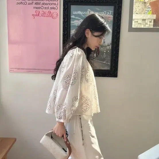 [BUNJANG] Thebaz Flora Blouse / 인더바즈 플로라 블라우스 새상품