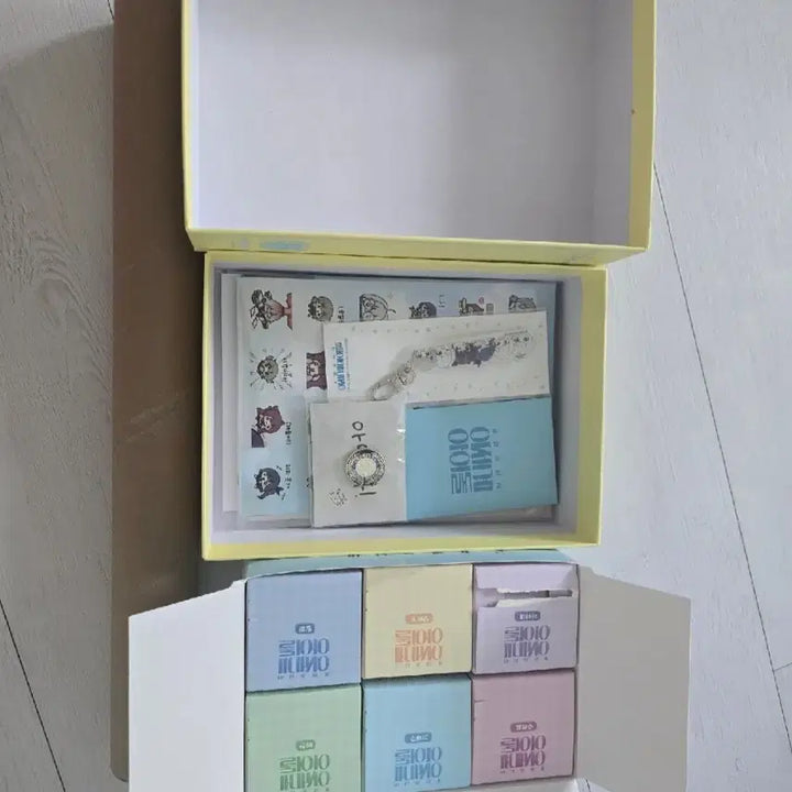 [BUNJANG] Isegye Idol Isegyeol Iseyeogo Set + 6 Figure Bundle Set / 이세계아이돌 이세돌 이세여고 세트 + 피규어 6종 세트 일괄