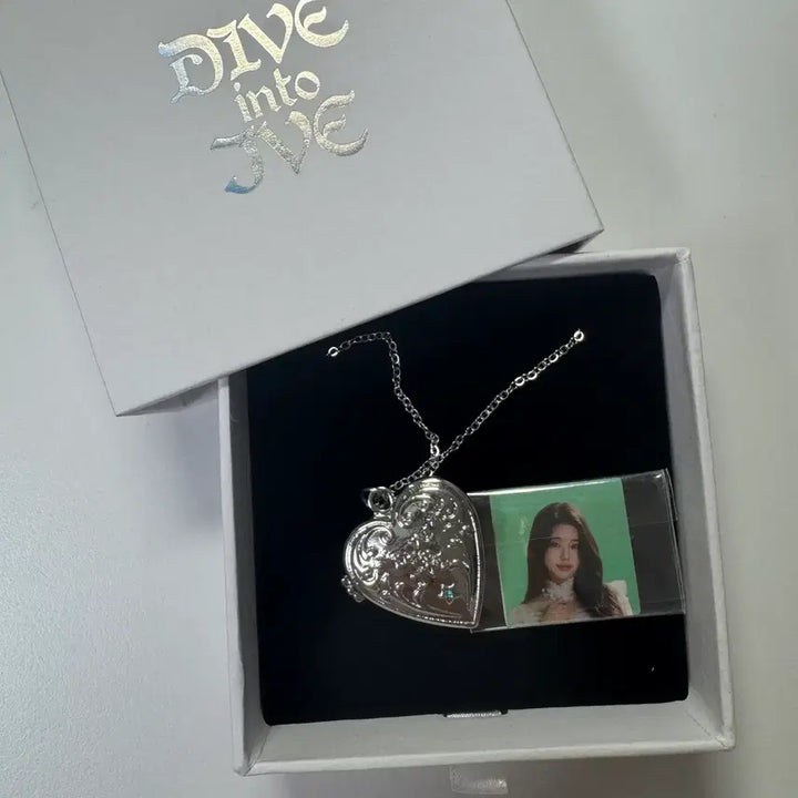 [BUNJANG] IVE Wonyoung Fan Concert Pendant Necklace / 아이브 원영 팬콘서트 팬던트 목걸이 본품 양도
