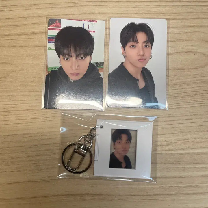 [BUNJANG] BTS Arirang Weverse POB Jungkook Keyring Bundle Set Photocard / 방탄 아리랑 위버스 특전 정국 키링 포카 일괄 양도
