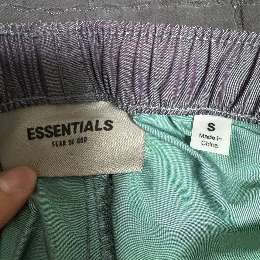 [BUNJANG] Fear of God ESSENTIALS 20SS Iridescent Volley Shorts / 에센셜 볼리 쇼츠 이리디센트 - 20SS 똥파리 반바지