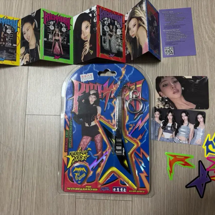 [BUNJANG] aespa Richman Limited Edition Guitar Keychain + Karina Photocard Sticker Album Set / 에스파 리치맨 기타 키링 + 포카 스티커 앨범