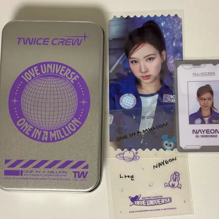 [BUNJANG] TWICE Nayeon 10th Anniversary Goods Tin Case Photocard Binder / 트와이스 나연 10주년 굿즈 틴케이스 콜북