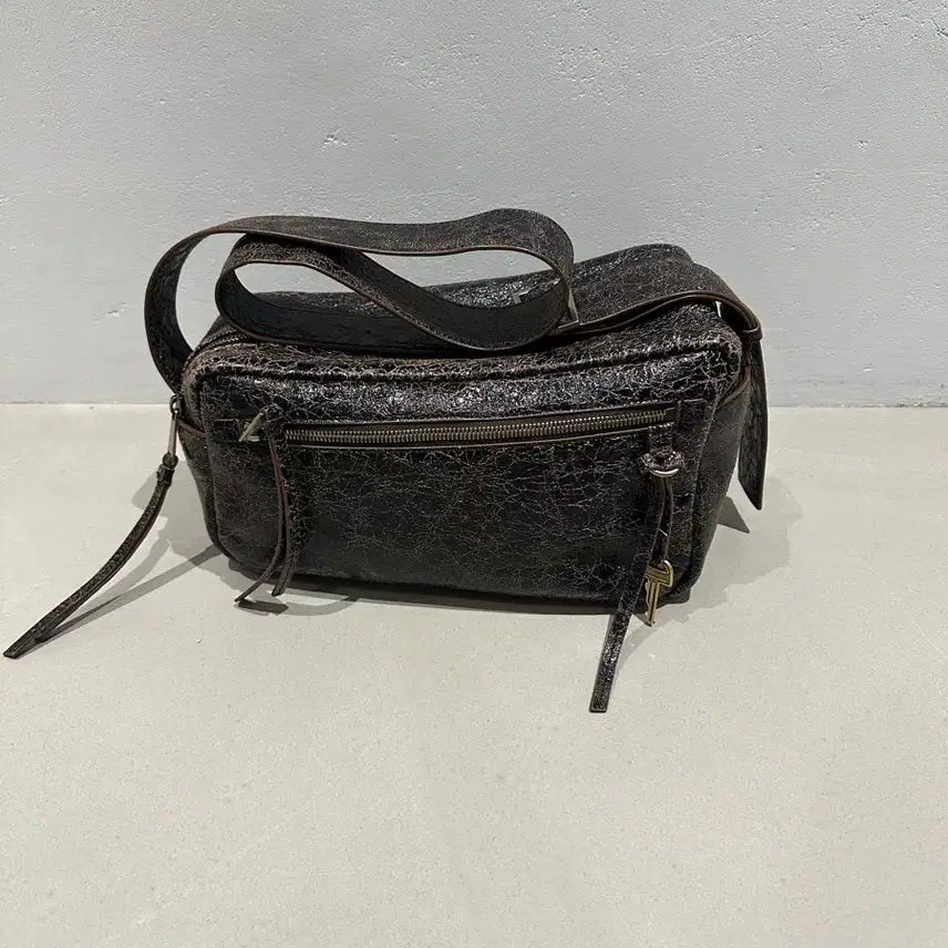[BUNJANG] Archive Appk Luv Lock Biker Bag (Rusty Black) / 아카이브앱크 Luv lock biker bag(Rusty black)