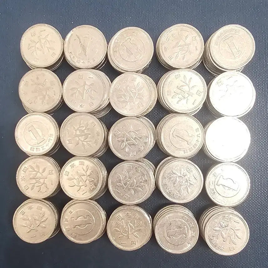[BUNJANG] Japanese 1 Yen Coins - 250 pcs Bundle / 일본 1엔 동전 250개 일괄