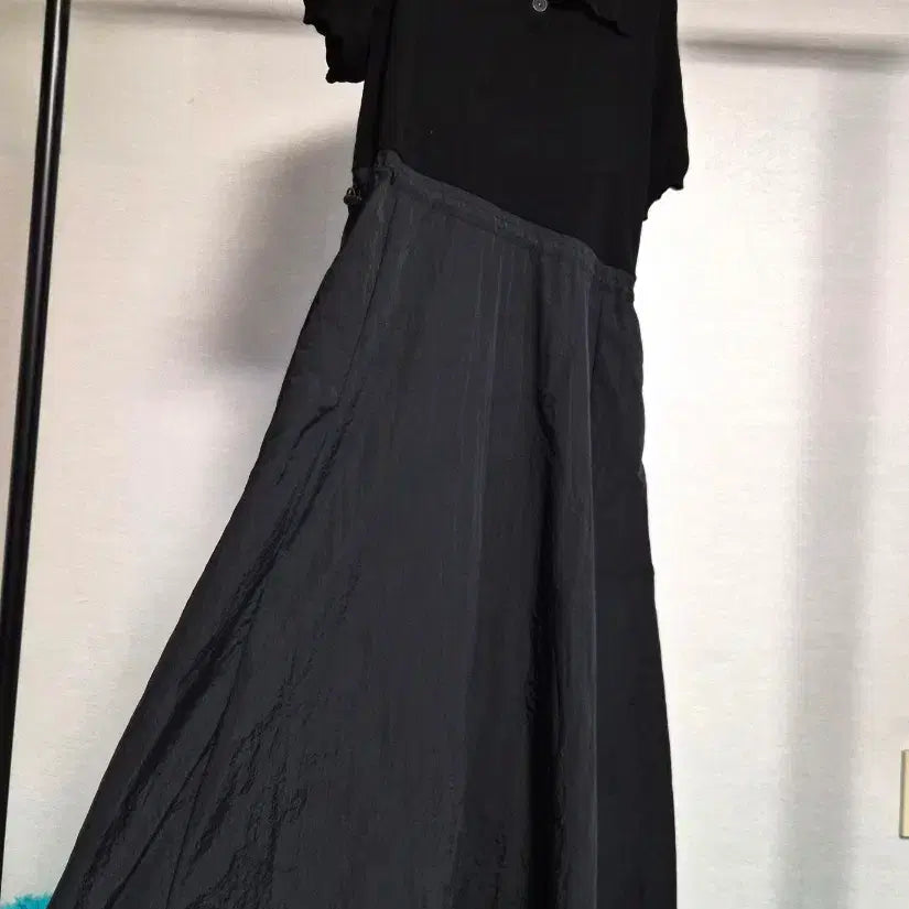 [BUNJANG] BREAL Black Knit Color-Block Shirring Dress / 66) 브레알 블랙 니트 배색 바스락 원피스