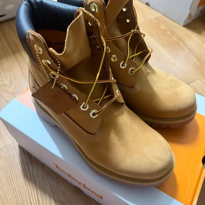 [BUNJANG] Timberland 6-Inch Waterproof Boots Wheat Nubuck Wide 245mm / 팀버랜드 6인치 워터프루프 부츠 위트 누벅 와이드 245mm