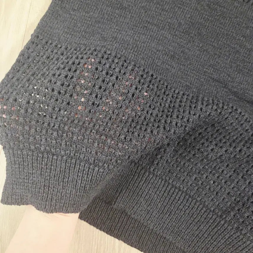 [BUNJANG] General Idea 24SS Punching Short-Sleeve Knit Black L / 24ss 제너럴아이디어 펀칭 반팔 니트 블랙 L