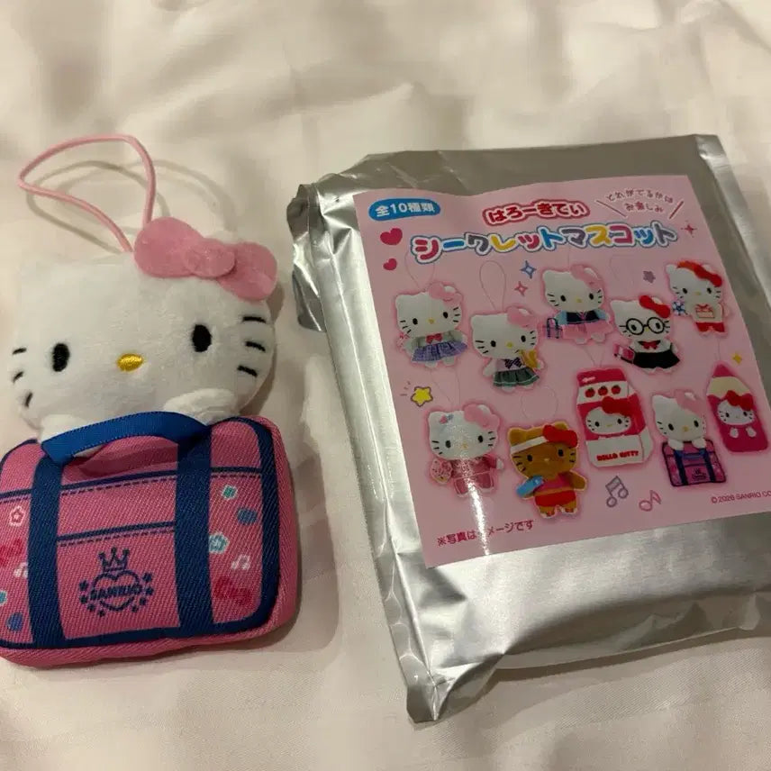 [BUNJANG] Sanrio Hello Kitty School Look Random Keyring / 산리오 헬로키티 스쿨룩 랜덤키링
