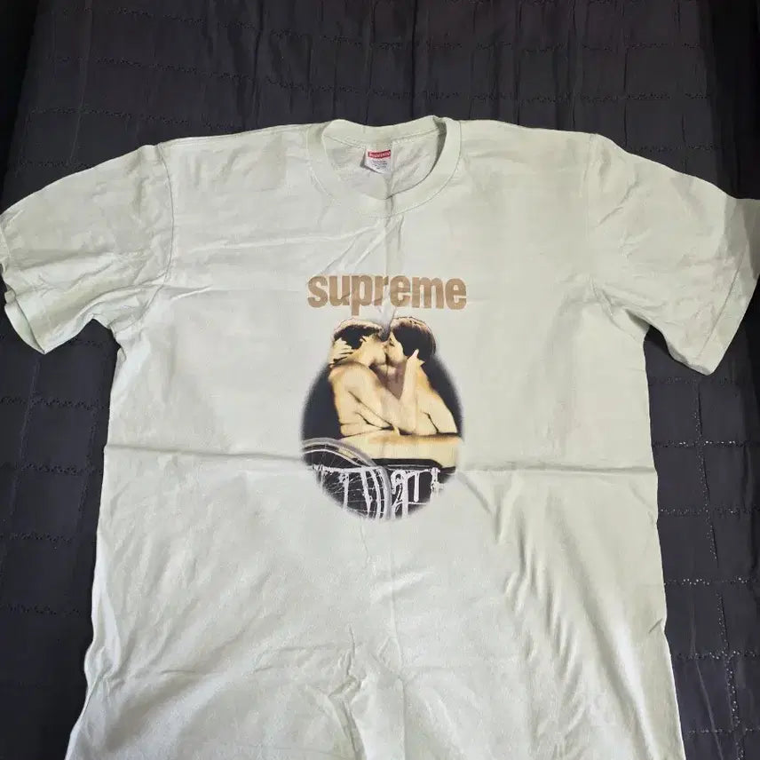 [BUNJANG] Supreme Kiss T-Shirt Green / 슈프림 키스 티셔츠 그린