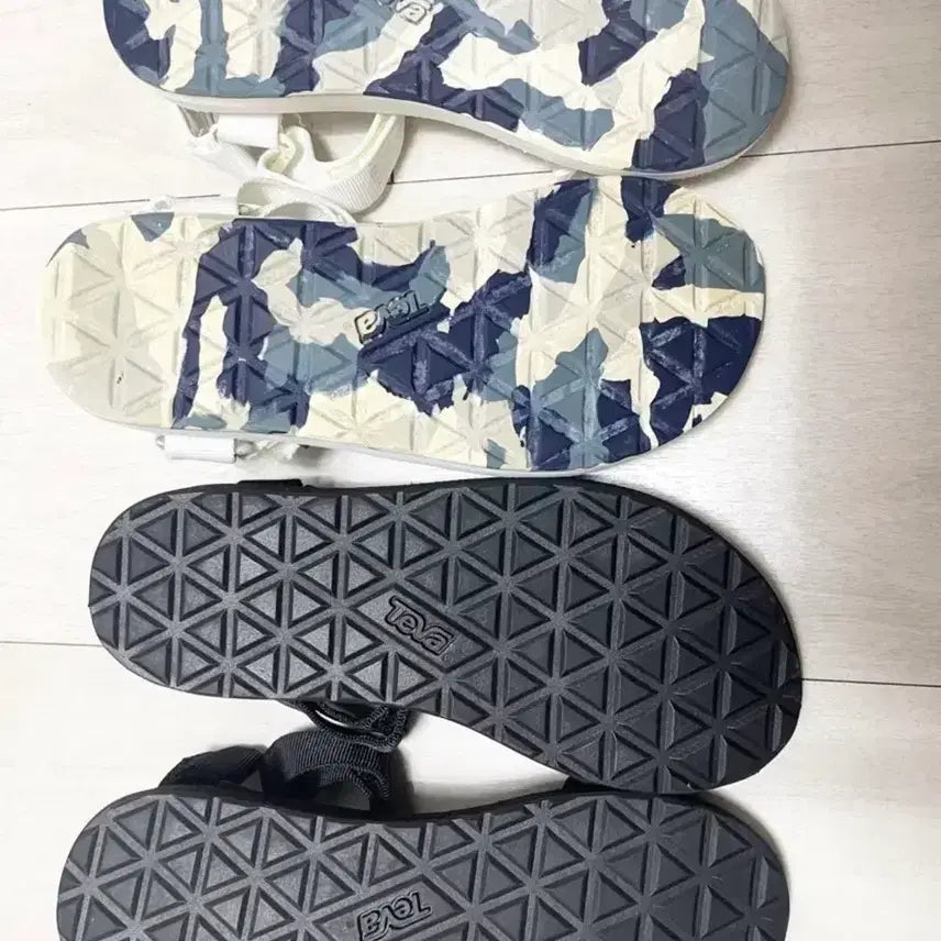 [BUNJANG] Teva Hurricane Sandals (2 Pairs) / 테바 허리케인 샌들 여름샌들 슬리퍼 2켤레 신발 센들 여름신발 신발