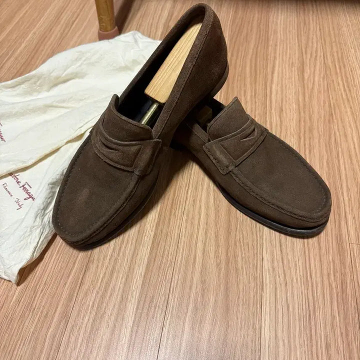 [BUNJANG] Salvatore Ferragamo Suede Loafers Brown EEE7 / 페레가모 스웨이드 로퍼 브라운 (EEE7)
