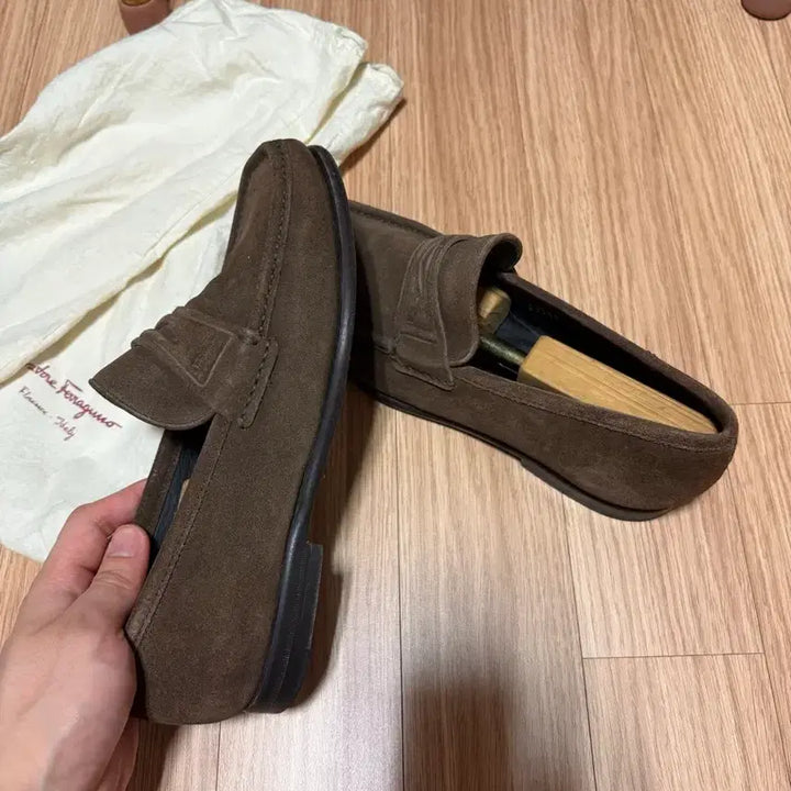 [BUNJANG] Salvatore Ferragamo Suede Loafers Brown EEE7 / 페레가모 스웨이드 로퍼 브라운 (EEE7)