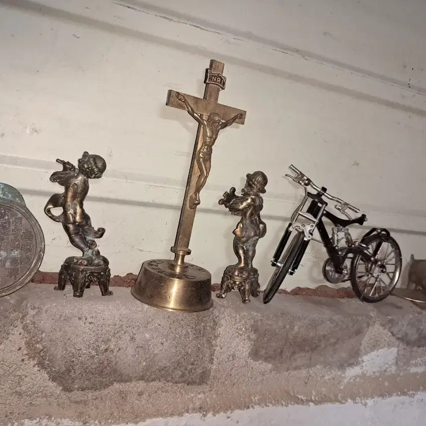 [BUNJANG] Vintage Brass Pig Maepaes, Jesus Statue, and Plates Set / 빈티지신주또는황동복돼지  마패 예수상 접시2개등전부.사진1234