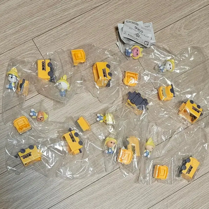 [BUNJANG] Stray Kids School Bus Gacha Figure Set / 8종 세트 스키주 스쿨버스 일본 가챠 기차 스키즈 울프찬 리빗 돼끼 퍼핌