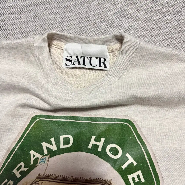 [BUNJANG] SATUR Grand Hotel Sweatshirt / SATUR 세터 맨투맨
