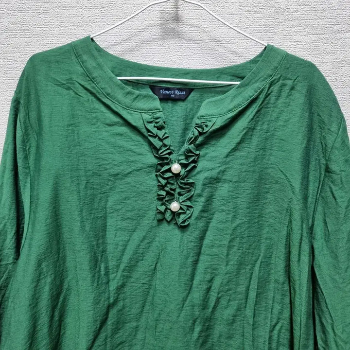 [BUNJANG] Green Blouse with Pearl Button Detail / 사064 블라우스