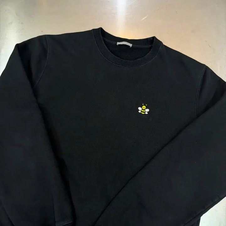[BUNJANG] Dior x Kaws Bee Logo Sweatshirt XL / [SS급]디올 &amp; 카우스 꿀벌로고 맨투맨(새상품급)