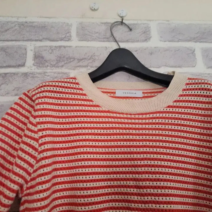 [BUNJANG] Yessica Red Stripe Short-Sleeve Knit Top / 예시카 레드 스트라이프 반팔 니트/알뜰한여우