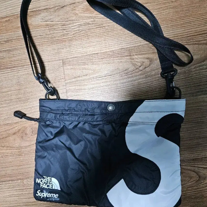 [BUNJANG] Supreme x The North Face S Logo Shoulder Bag Black (FW20) / 슈프림 x 노스페이스 S 로고 숄더백 블랙 - 20FW