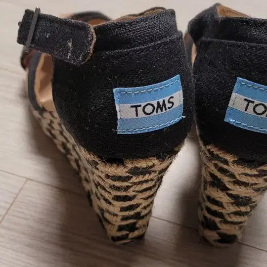 [BUNJANG] TOMS Wedge Heel Sandals Black 235mm (Fits 230mm) / 탐스 웨지힐 샌들 블랙 230