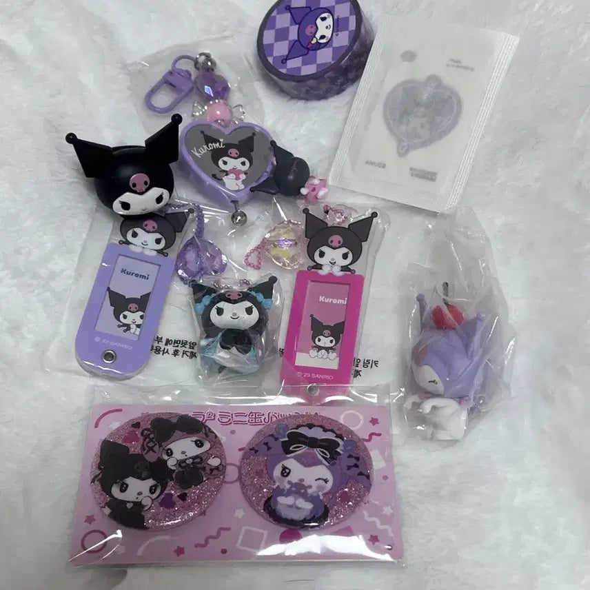 [BUNJANG] Sanrio Kuromi Ichigo Shinbun Badge &amp; Keyring Bundle Set / 산리오 쿠로미 이치고신문 뱃지 키링 가챠 일괄