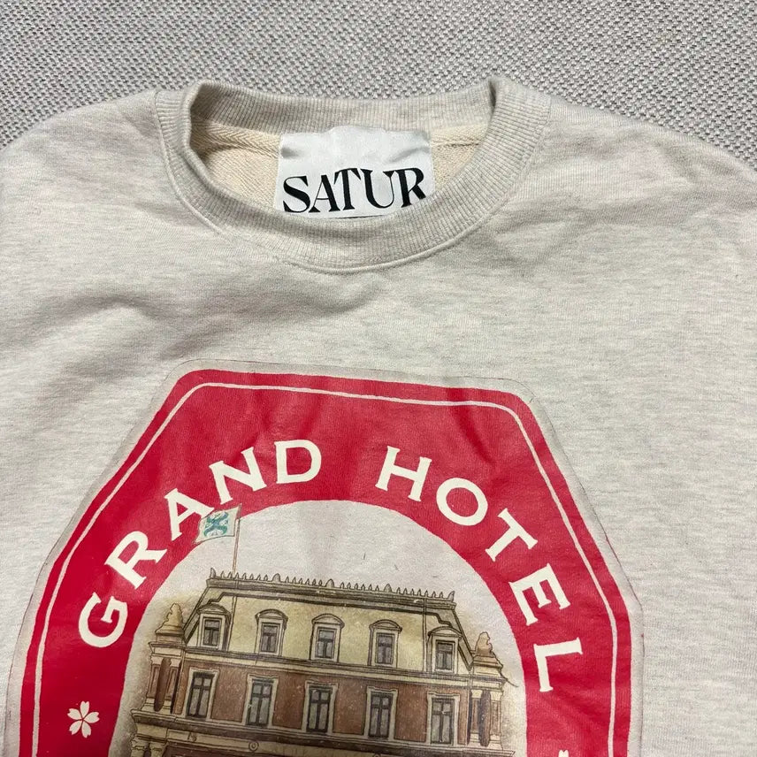 [BUNJANG] SATUR Grand Hotel Sweatshirt / SATUR 세터 맨투맨
