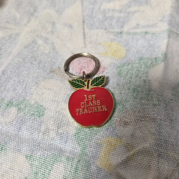 [BUNJANG] Vintage Apple Lettering Keyring / Vintage Apple 키링