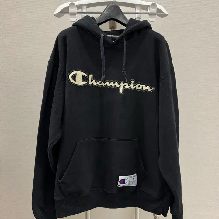 [BUNJANG] Champion Black Logo Embroidered Hoodie L Size / 챔피온 후드티 L사이즈