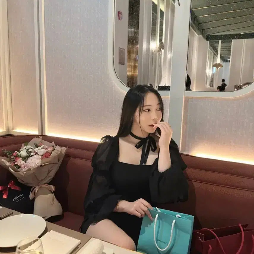 [BUNJANG] Ballerina Puff Ribbon Sleeve Blouse / 발레리나 퍼프 리본소매 블라우스 s