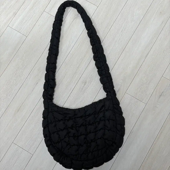 [BUNJANG] COS Quilted Messenger Bag Black / 코스 퀼티드 메신저백 블랙