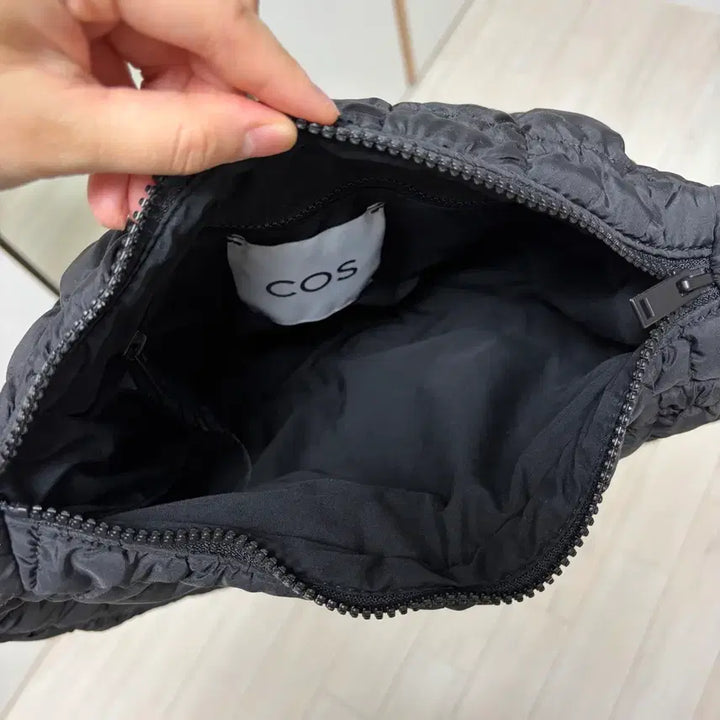 [BUNJANG] COS Quilted Messenger Bag Black / 코스 퀼티드 메신저백 블랙