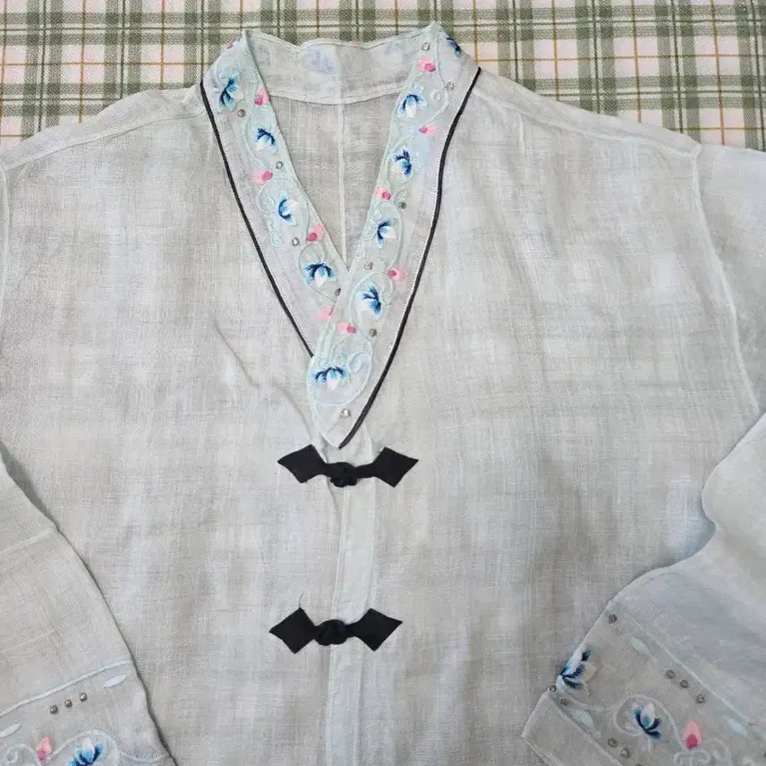 [BUNJANG] Ramie Embroidered Modified Hanbok Jacket - Size 66 / 4ㅡ모시 자수 개량저고리  ㅡ66