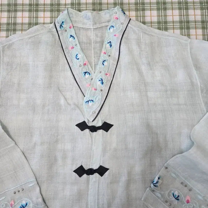 [BUNJANG] Ramie Embroidered Modified Hanbok Jacket - Size 66 / 4ㅡ모시 자수 개량저고리  ㅡ66