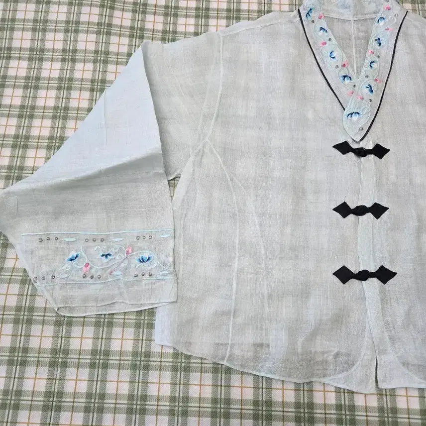 [BUNJANG] Ramie Embroidered Modified Hanbok Jacket - Size 66 / 4ㅡ모시 자수 개량저고리  ㅡ66