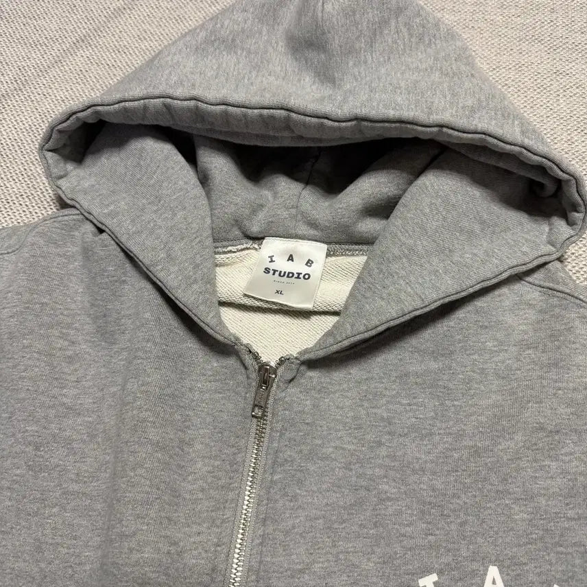 [BUNJANG] IAB Studio Logo Hoodie Zip-up Grey / 아이앱 스튜디오 로고 후드집업