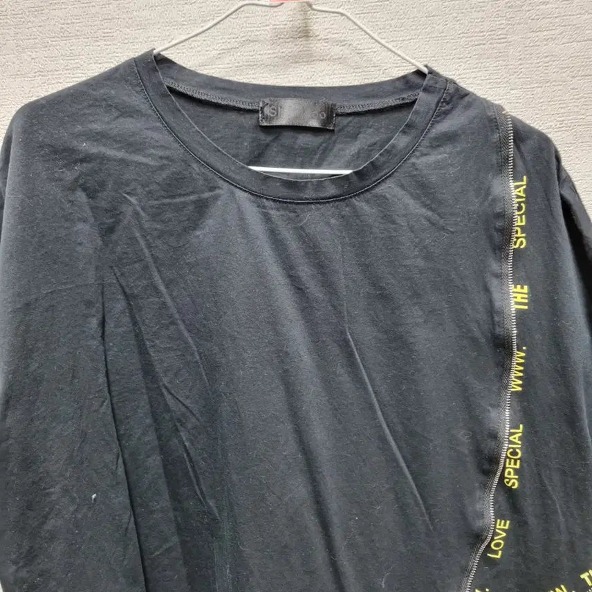 [BUNJANG] Black Short Sleeve T-Shirt with Side Zipper Detail / 사075 반팔 티셔츠