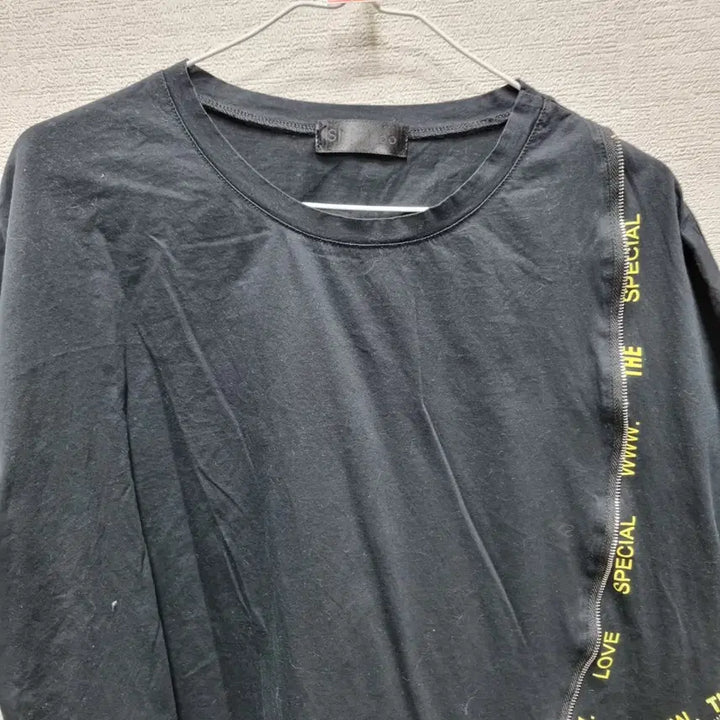 [BUNJANG] Black Short Sleeve T-Shirt with Side Zipper Detail / 사075 반팔 티셔츠