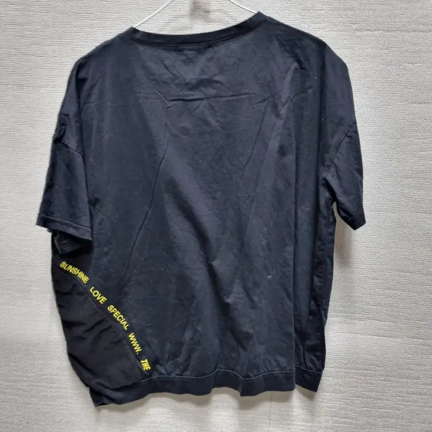 [BUNJANG] Black Short Sleeve T-Shirt with Side Zipper Detail / 사075 반팔 티셔츠