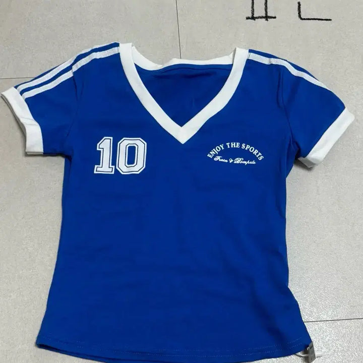 [BUNJANG] Slim Fit Short Sleeve T-Shirt with Blue and White Accents / 슬림 반팔 파란색 판매합니다.