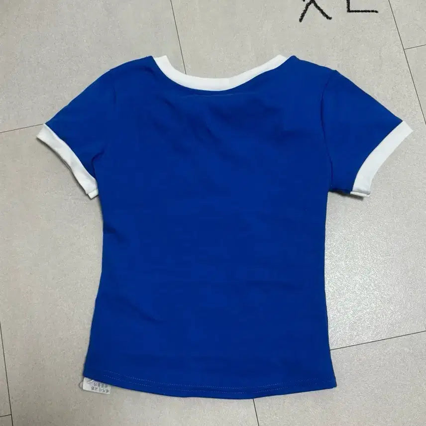 [BUNJANG] Slim Fit Short Sleeve T-Shirt with Blue and White Accents / 슬림 반팔 파란색 판매합니다.