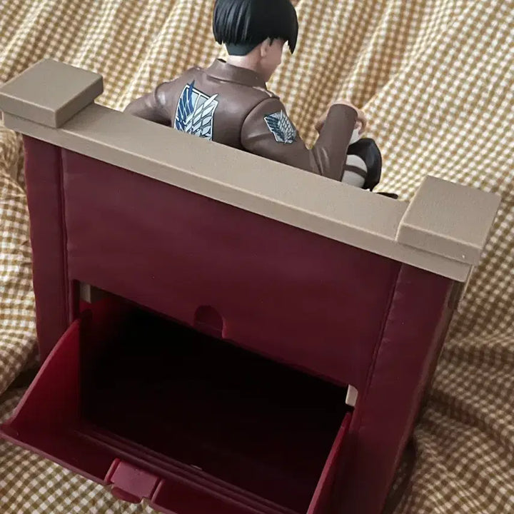 [BUNJANG] Attack on Titan Levi Figure Universal Studios Japan Goods / 진격의거인 리바이 피규어 유니버셜스튜디오 굿즈 USJ