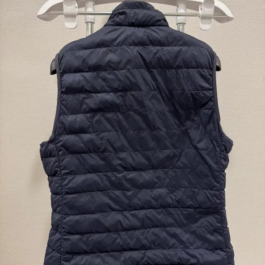 [BUNJANG] Pantone Lightweight Padded Vest M Size / 팬톤 경량 패딩 조끼 95사이즈