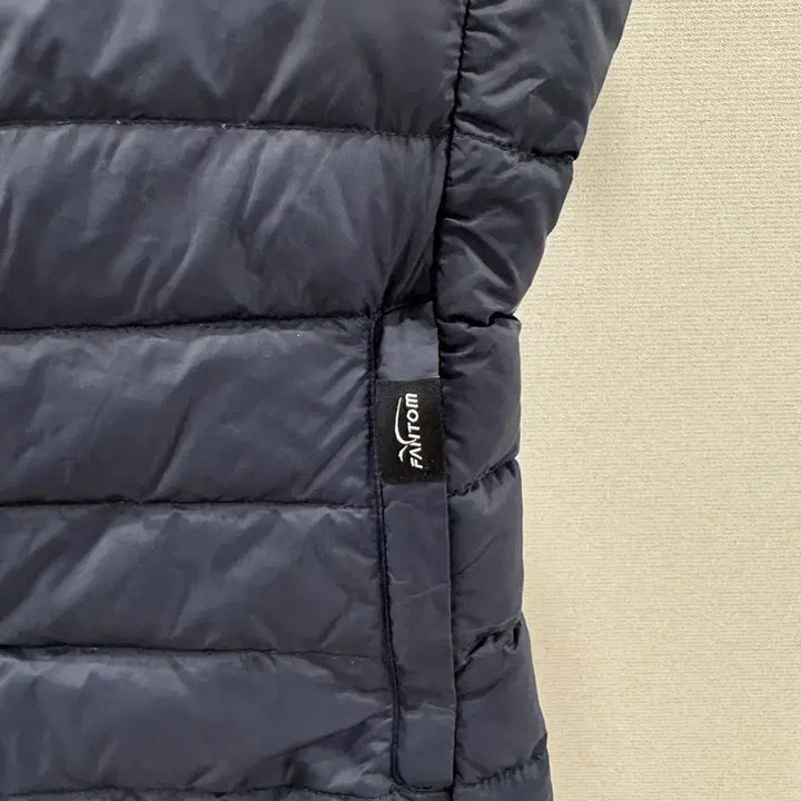 [BUNJANG] Pantone Lightweight Padded Vest M Size / 팬톤 경량 패딩 조끼 95사이즈