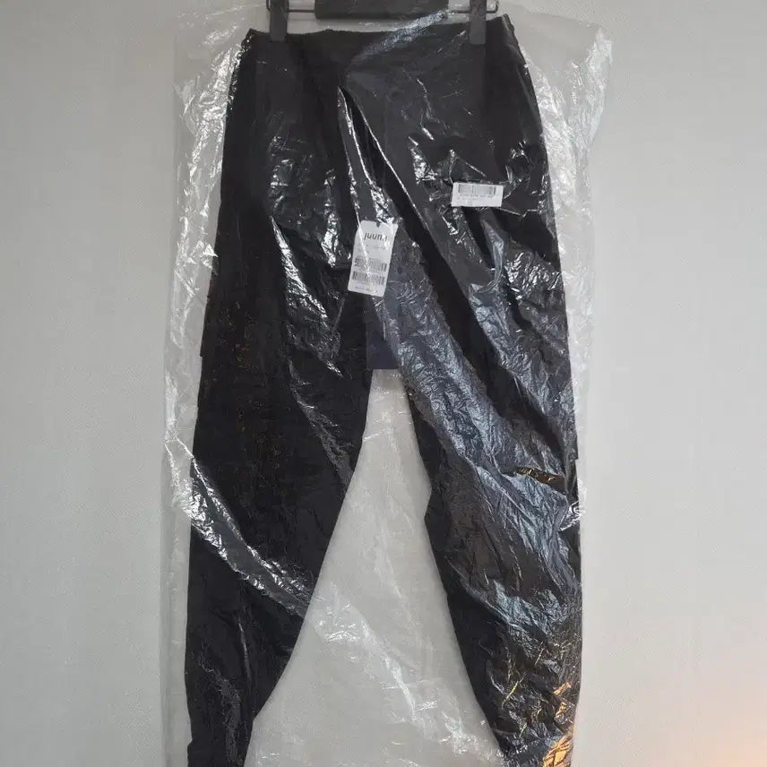[BUNJANG] Juun.J Black Garment Dyed Cotton Cargo Jogger Pants / [새상품] 준지 블랙 가먼트 다이드 코튼 카고 조거 팬츠 46