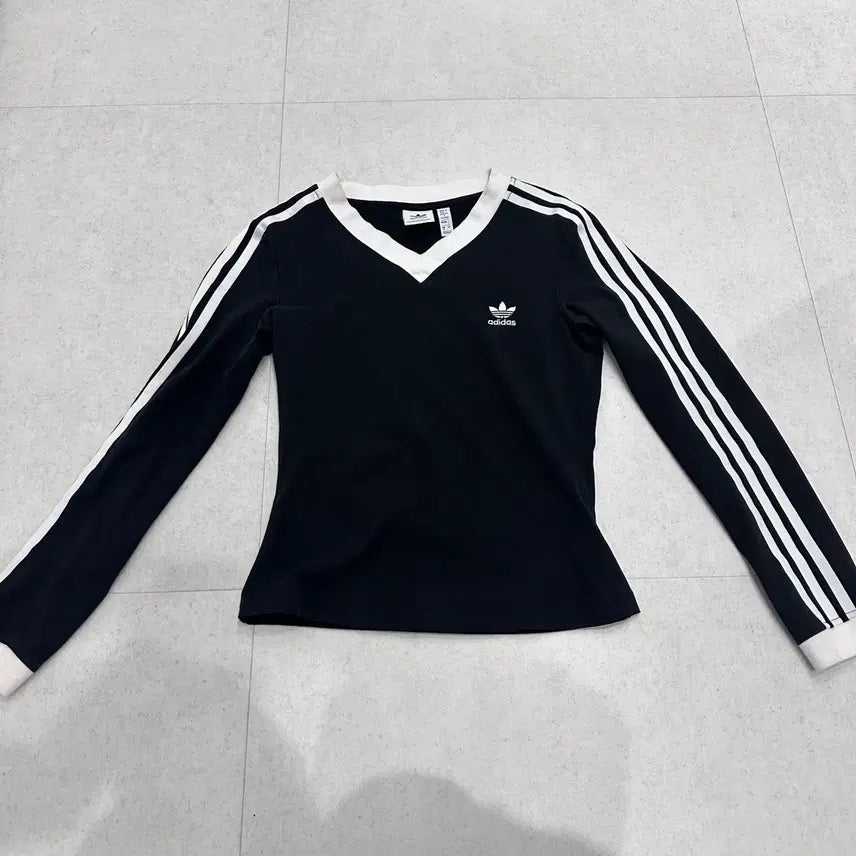 [BUNJANG] Adidas V-Neck Long Sleeve T-Shirt Black M / 아디다스 브이넥 롱슬리브 티셔츠 블랙 M