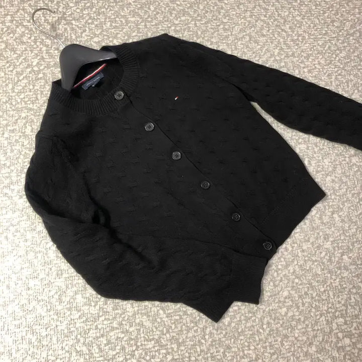 [BUNJANG] Tommy Jeans Cotton Cable Knit Round Cardigan / 타미진스 타미힐피거 케이블 니트 라운드 가디건 올드머니룩 출근룩 코튼블랙