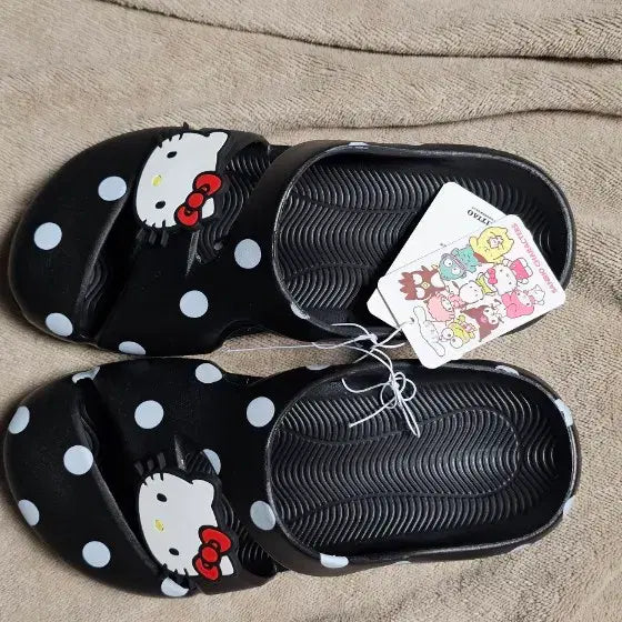 [BUNJANG] Hello Kitty Polka Dot Sandals Slippers / 헬로키티 검정 땡땡이 샌들 슬리퍼