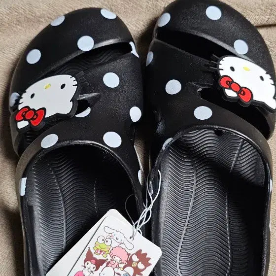 [BUNJANG] Hello Kitty Polka Dot Sandals Slippers / 헬로키티 검정 땡땡이 샌들 슬리퍼